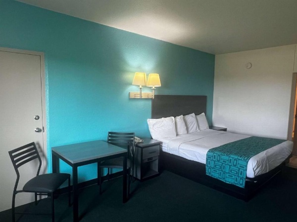 Howard Johnson by Wyndham Galveston image 10