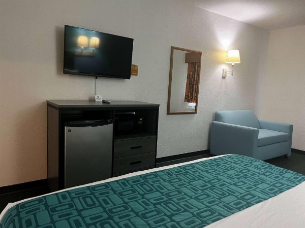 Howard Johnson by Wyndham Galveston image 13