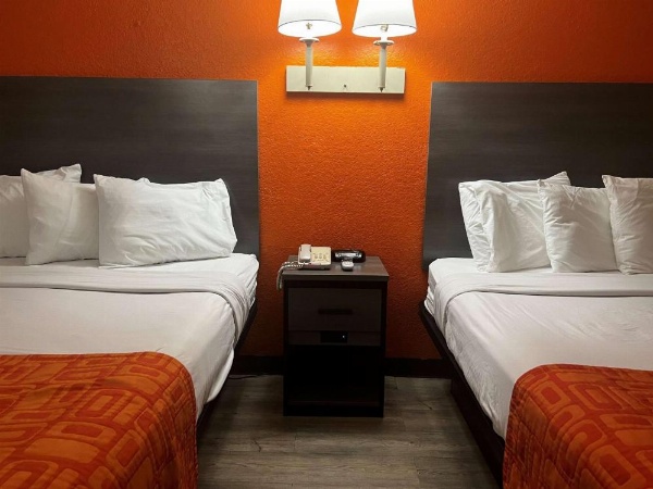 Howard Johnson by Wyndham Galveston image 16