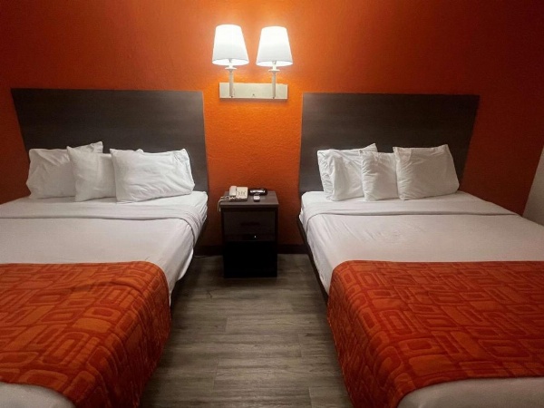 Howard Johnson by Wyndham Galveston image 17