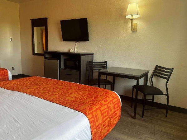 Howard Johnson by Wyndham Galveston image 22