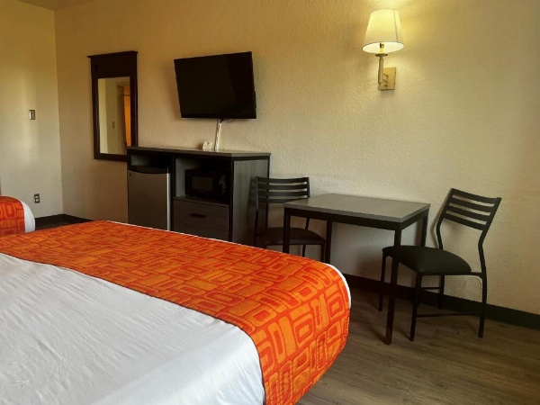 Howard Johnson by Wyndham Galveston image 27