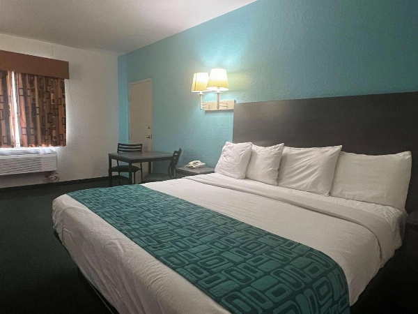 Howard Johnson by Wyndham Galveston Main image