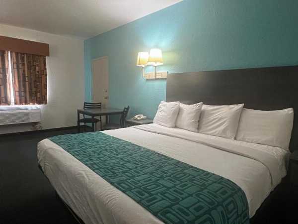 Howard Johnson by Wyndham Galveston image 30