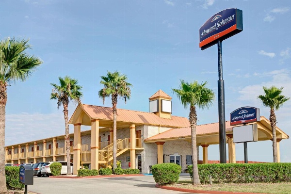Howard Johnson by Wyndham Galveston image 4